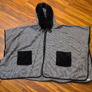 Stylish Houndstooth Hooded Cape for Women